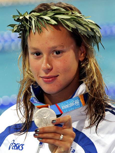 2004 Federica Pellegrini partecipa al sua prima Olimpiade, Atene 2004, dopo gli ottimi risultati ottenuti ai campionati italiani del 2003. Federica conquista l’argento nei 200 mt stile libero con il tempo di 1’58”22 (Ap)